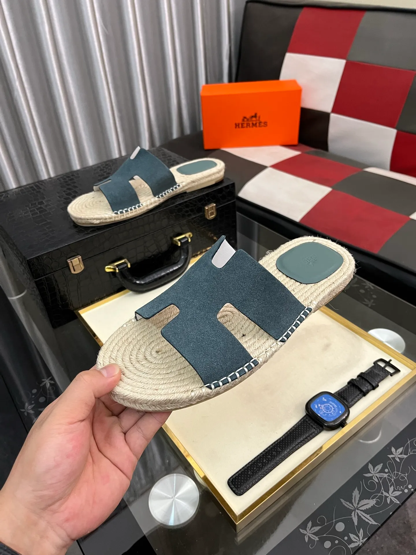 Men's shoes 💰320⌚️⌚️《HERMES》Hermès 💁♂️Men's casual slippers, quality comparison at counters🧚🏿♂️ The first layer of the upper is imported high mercerized matte, purely hand-drawn, raw rubber breathable and non-slip outsole, the lining is breathable and comfortable lambskin, the density is 100% comfortable, the original rubber outsole is wear-resistant and has a code number of 38-44. Can be customized 45-46-47